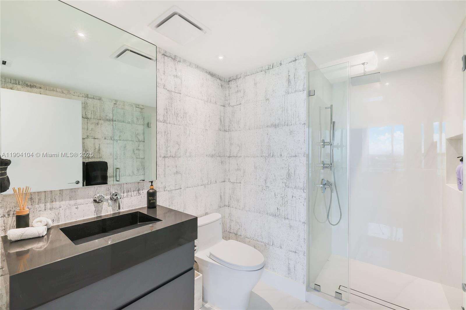 Icon at 450 Alton Rd, Miami Beach, FL 33139 - For Rent photo 30