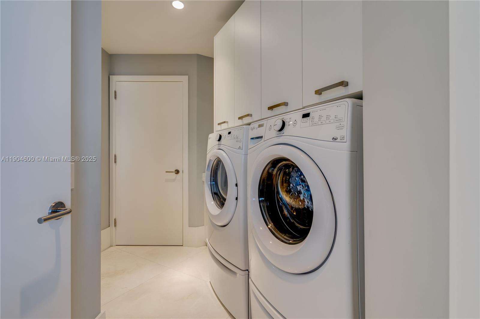 Porsche Design Tower at 18555 Collins Ave, Sunny Isles Beach, FL 33160 - For Rent photo 27