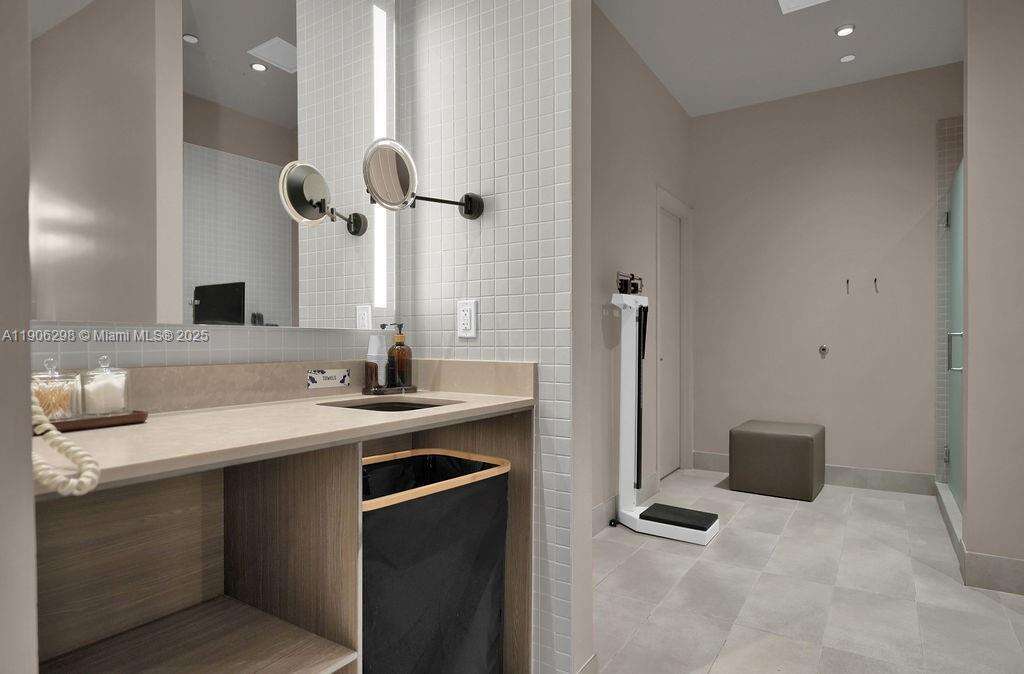 Miami, FL 33132 - For Rent photo 27