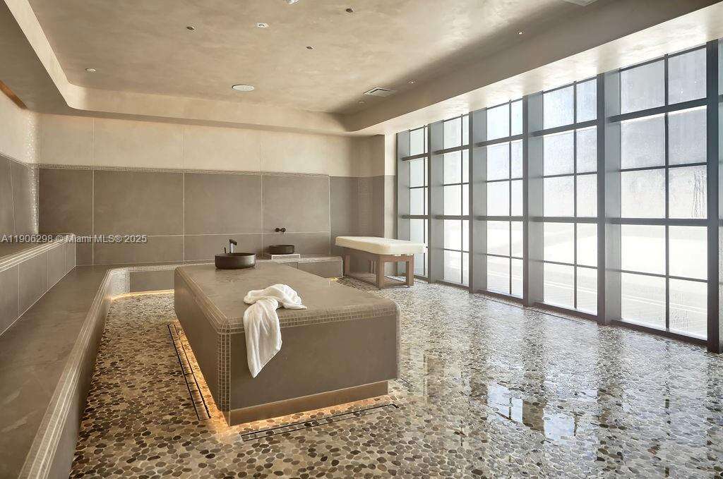 Miami, FL 33132 - For Rent photo 28
