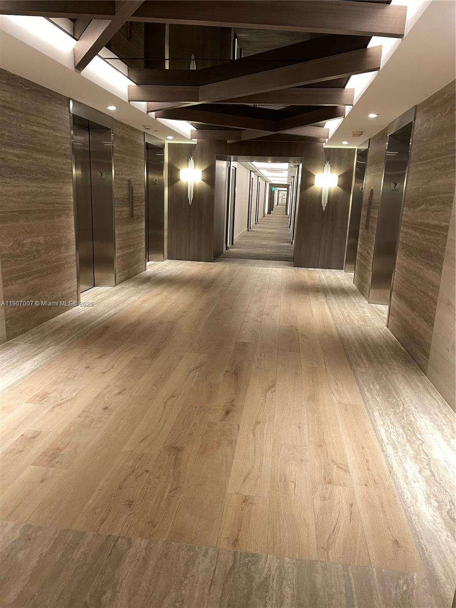 Roney Palace at 2301 Collins Ave, Miami Beach, FL 33139 - For Rent photo 18