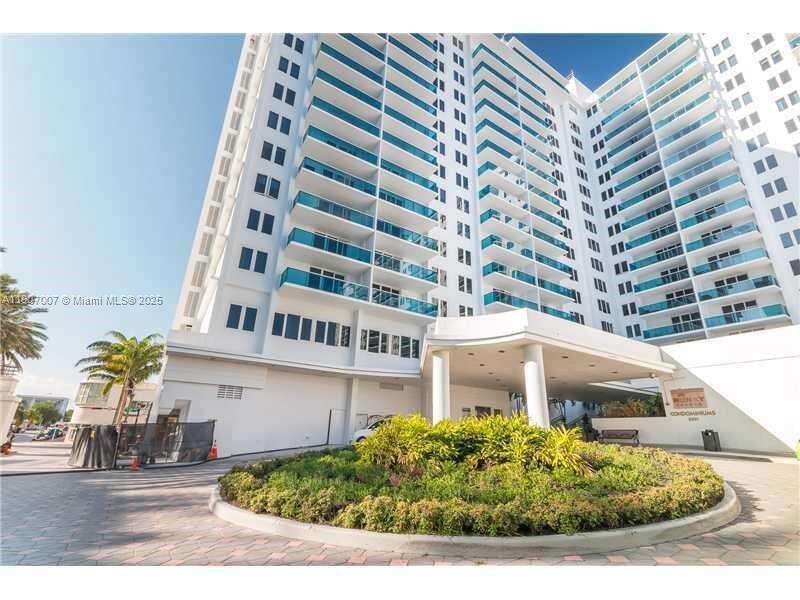 Roney Palace at 2301 Collins Ave, Miami Beach, FL 33139 - For Rent photo 20