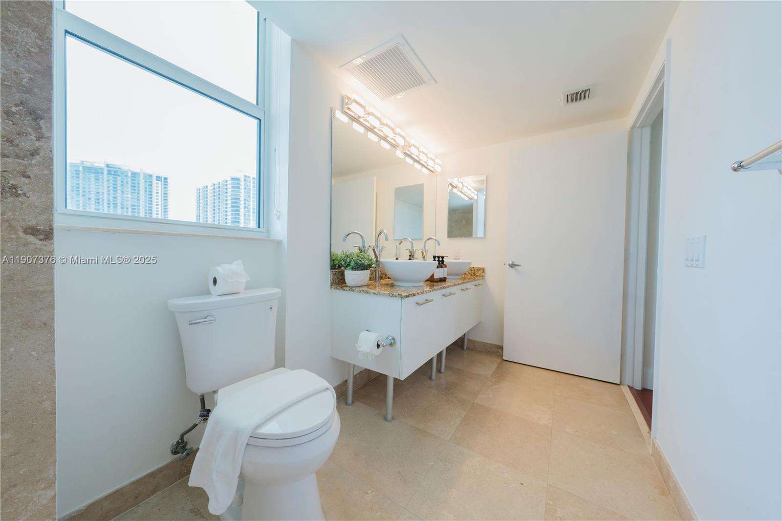 Brickell On The River at 41 5 St, Miami, FL 33131 - For Rent photo 11