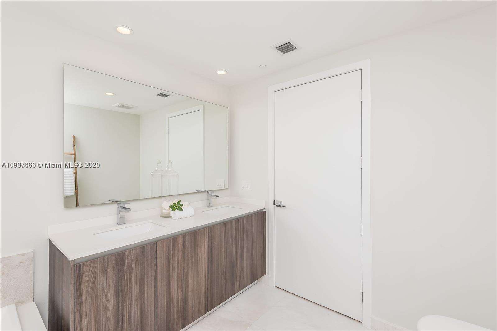 Aria On The Bay at 488 18 St, Miami, FL 33132 - For Rent photo 29