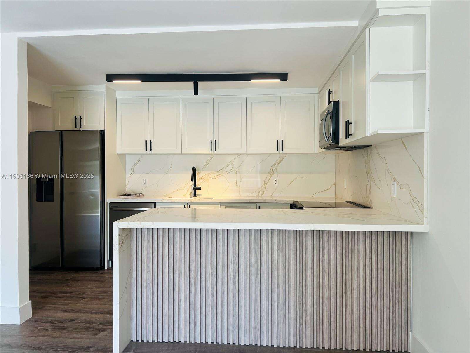 Laser Condos for Sale & Rent | Picture 1