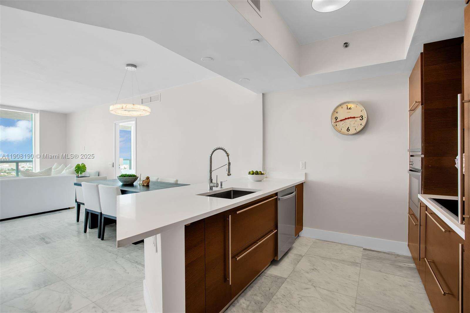 Icon at 450 Alton Rd, Miami Beach, FL 33139 - For Rent photo 10