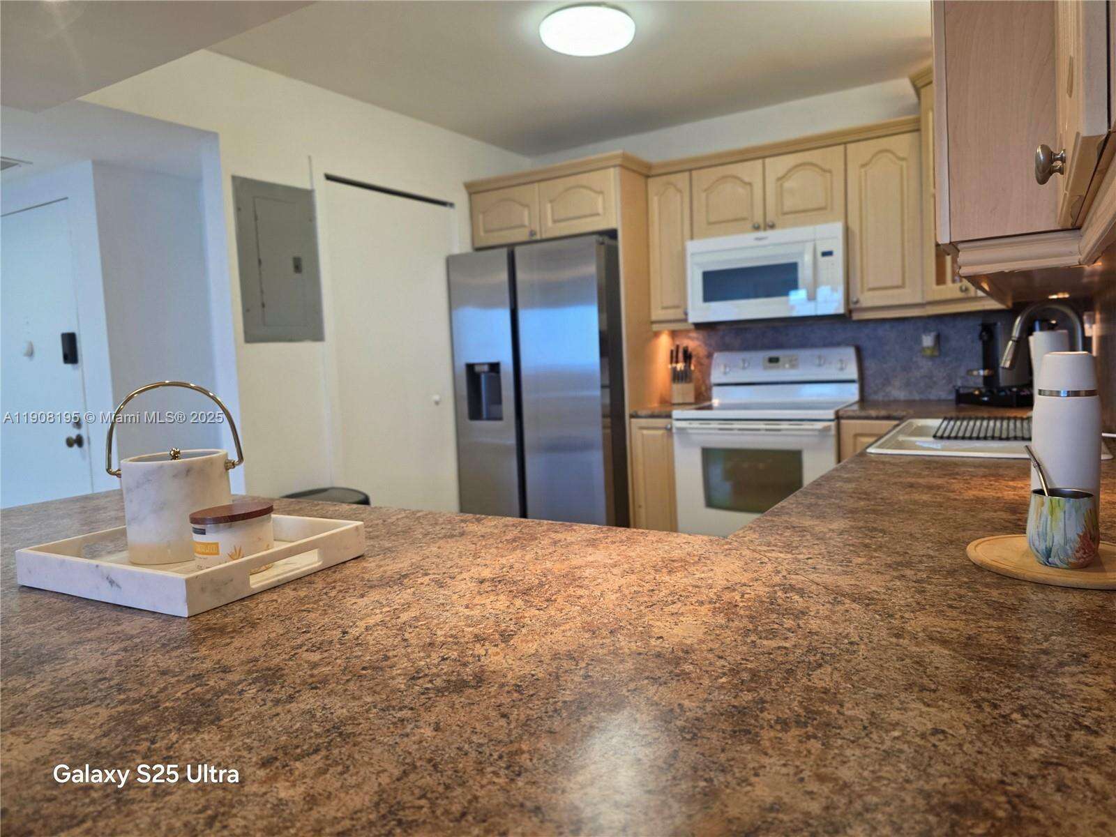 Sea Air Towers at 3725 Ocean Dr, Hollywood, FL 33019 - For Rent photo 12