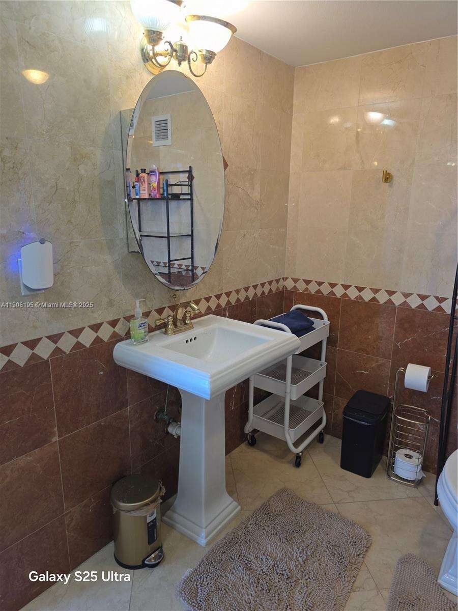 Sea Air Towers at 3725 Ocean Dr, Hollywood, FL 33019 - For Rent photo 17