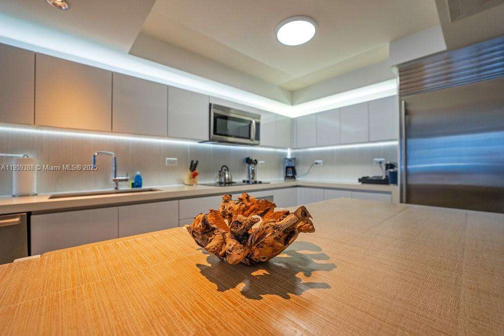 1 Hotel & Homes at 102 24th St, Miami Beach, FL 33139 - For Rent photo 30