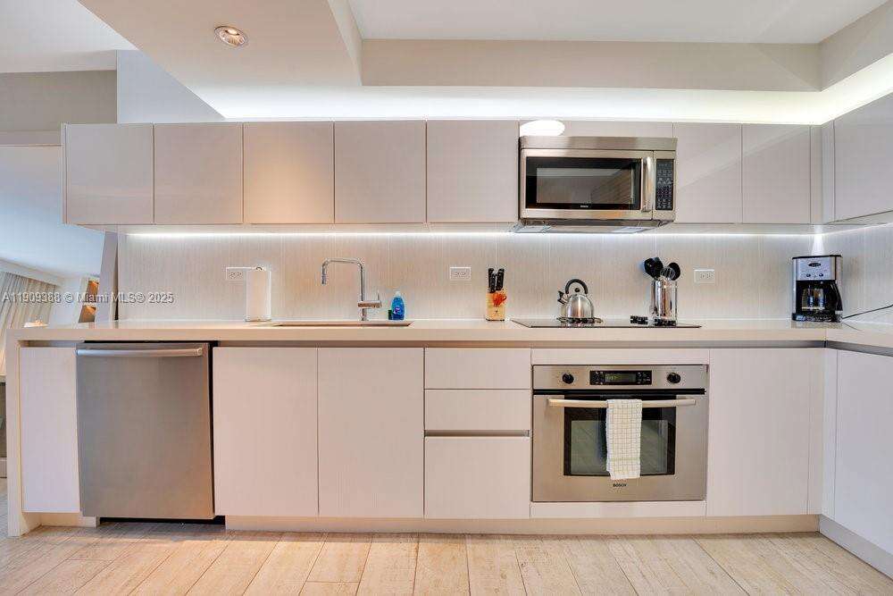 1 Hotel & Homes at 102 24th St, Miami Beach, FL 33139 - For Rent photo 8