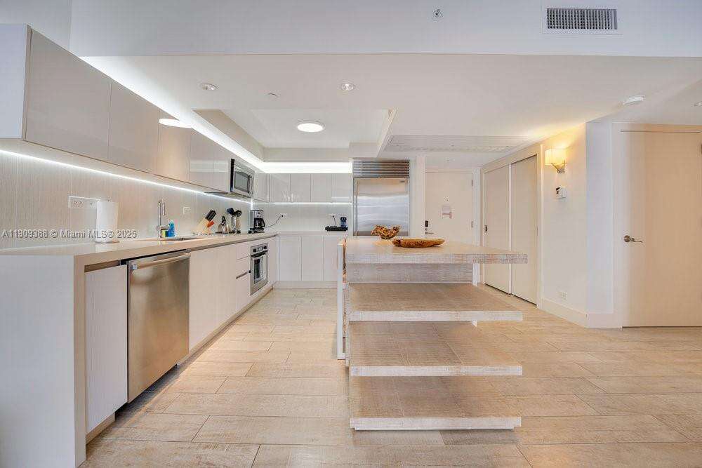 1 Hotel & Homes at 102 24th St, Miami Beach, FL 33139 - For Rent photo 9