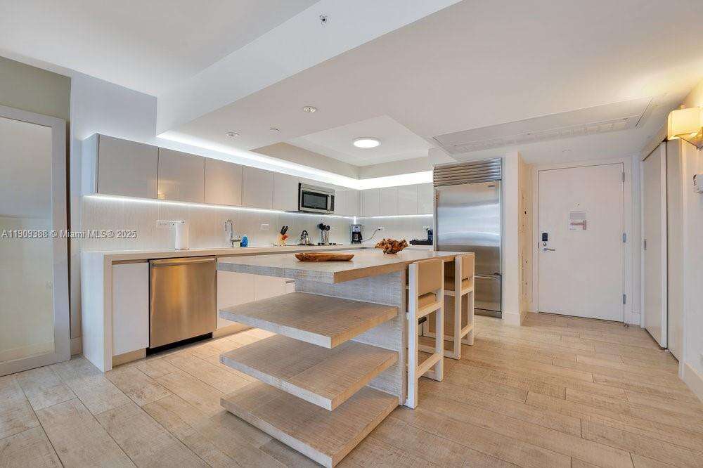1 Hotel & Homes at 102 24th St, Miami Beach, FL 33139 - For Rent photo 10
