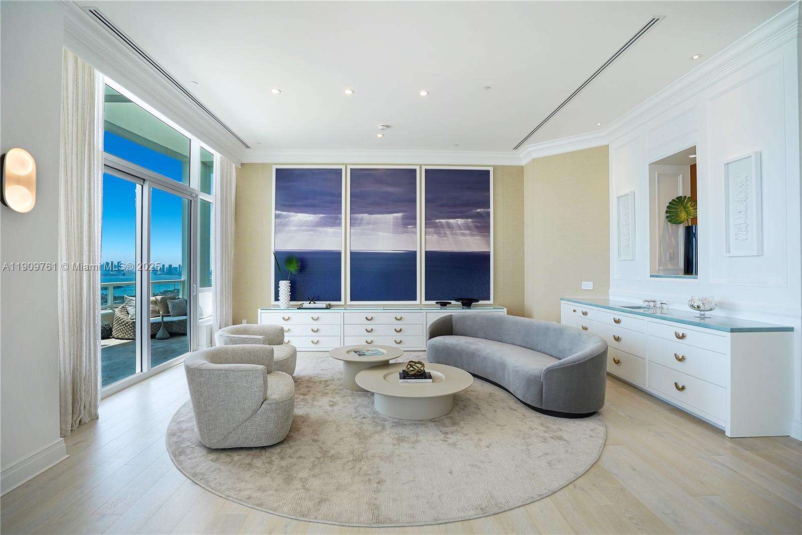 Fontainebleau 2 at 4401 Collins Ave, Miami Beach, FL 33140 - For Rent photo 14