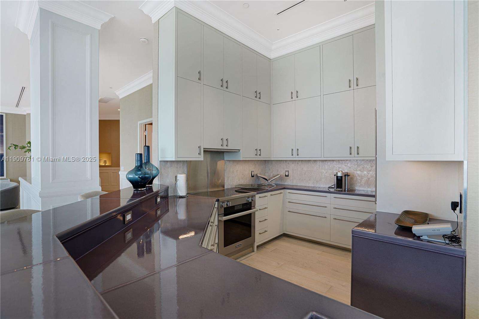 Fontainebleau 2 at 4401 Collins Ave, Miami Beach, FL 33140 - For Rent photo 28