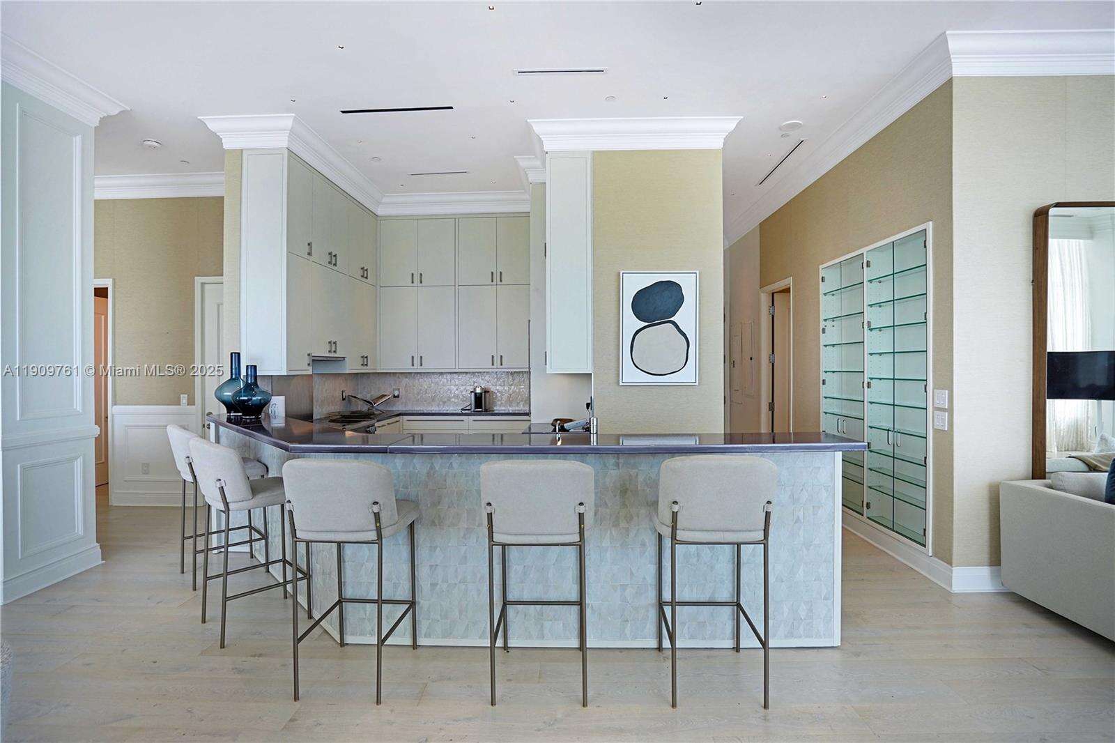 Fontainebleau 2 at 4401 Collins Ave, Miami Beach, FL 33140 - For Rent photo 29