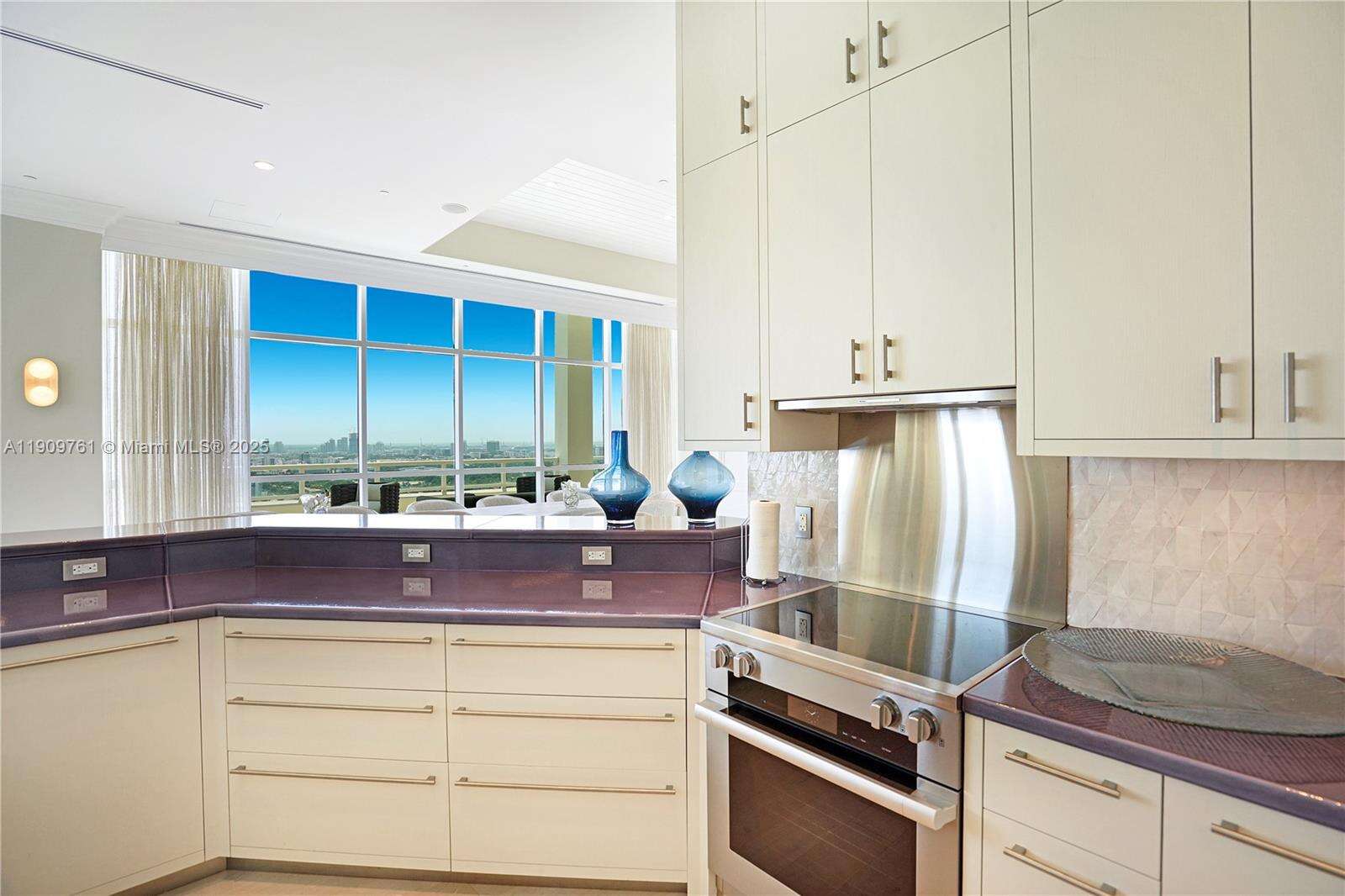 Fontainebleau 2 at 4401 Collins Ave, Miami Beach, FL 33140 - For Rent photo 30