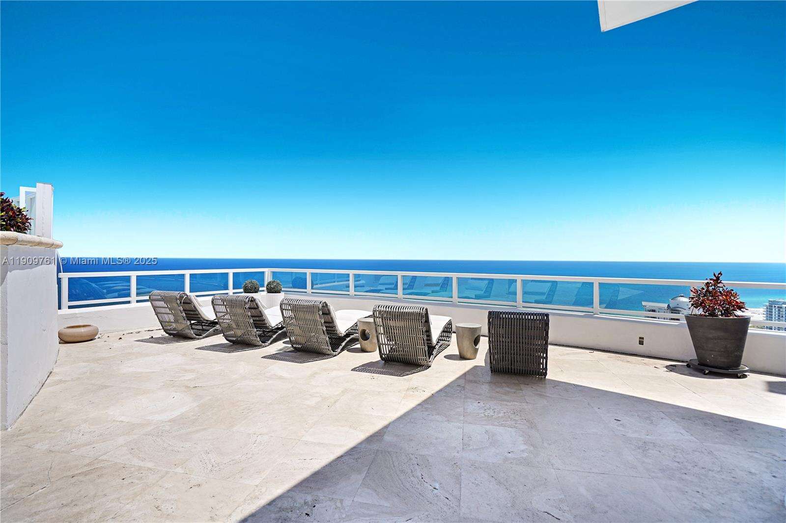 Fontainebleau 2 at 4401 Collins Ave, Miami Beach, FL 33140 - For Rent photo 4