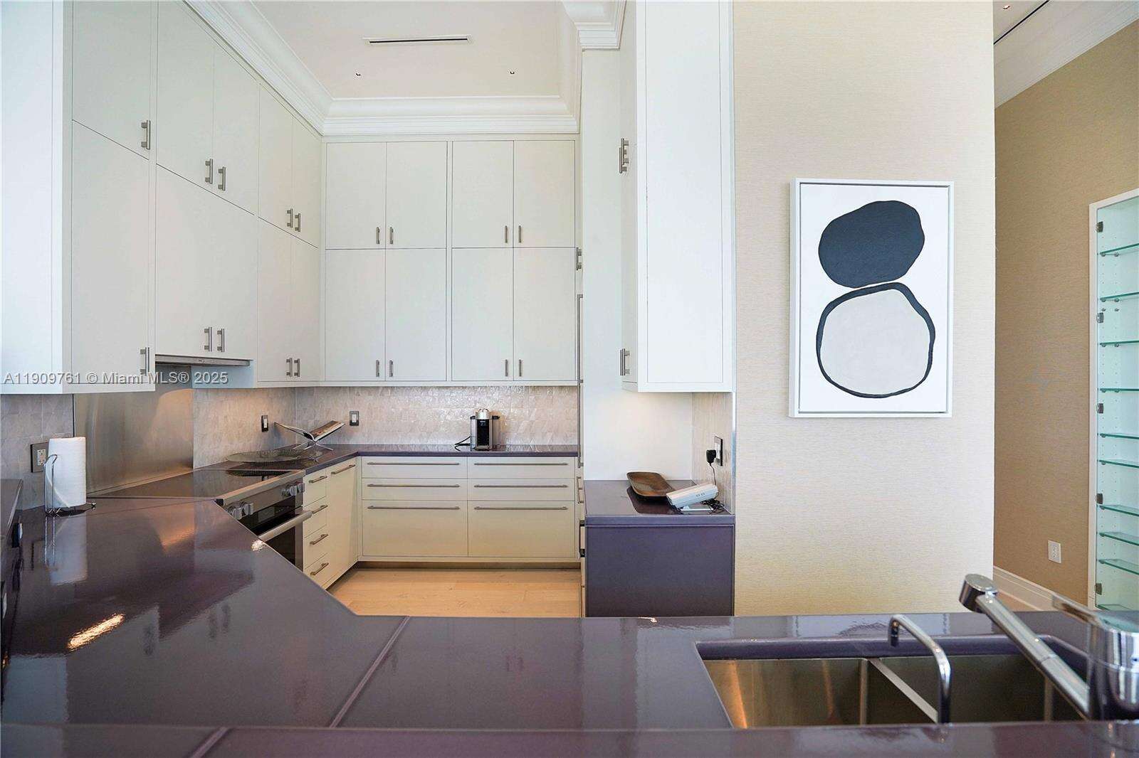 Fontainebleau 2 at 4401 Collins Ave, Miami Beach, FL 33140 - For Rent photo 32