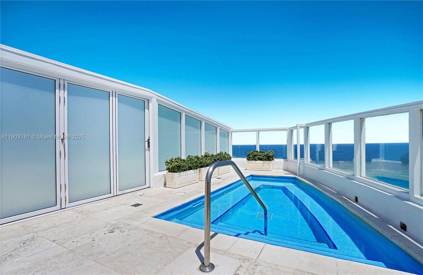 Fontainebleau 2 at 4401 Collins Ave, Miami Beach, FL 33140 - For Rent photo 37