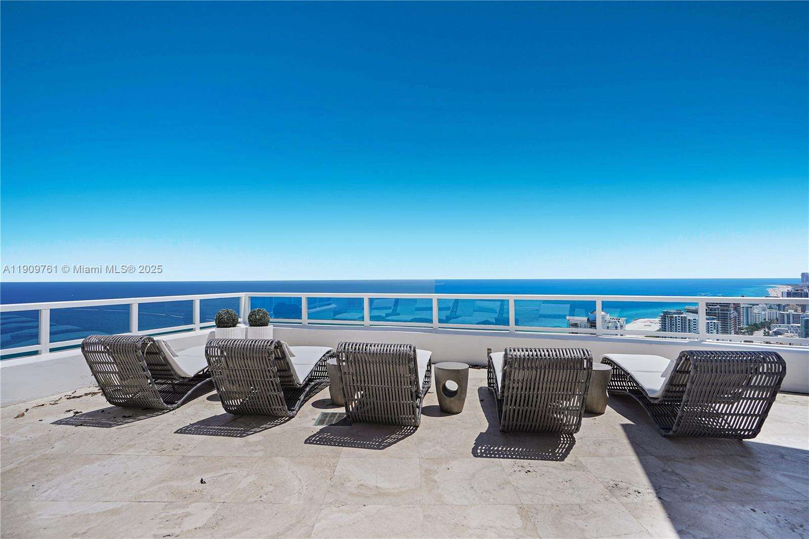 Fontainebleau 2 at 4401 Collins Ave, Miami Beach, FL 33140 - For Rent photo 39