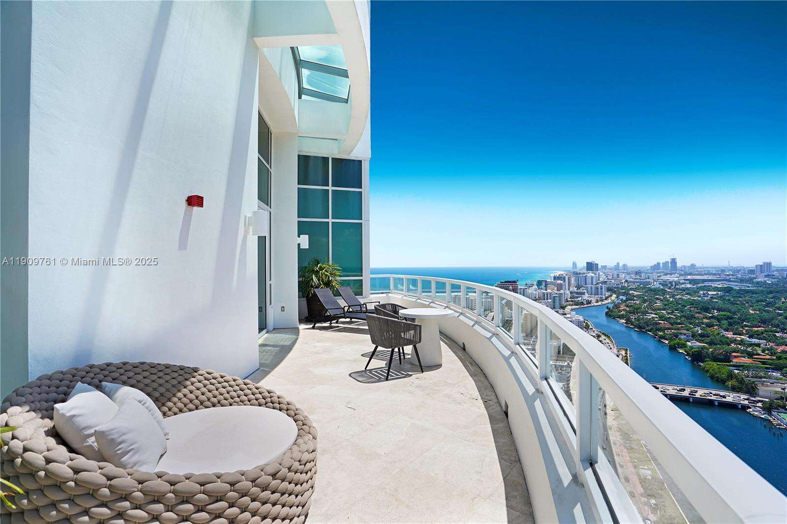 Fontainebleau 2 at 4401 Collins Ave, Miami Beach, FL 33140 - For Rent photo 44