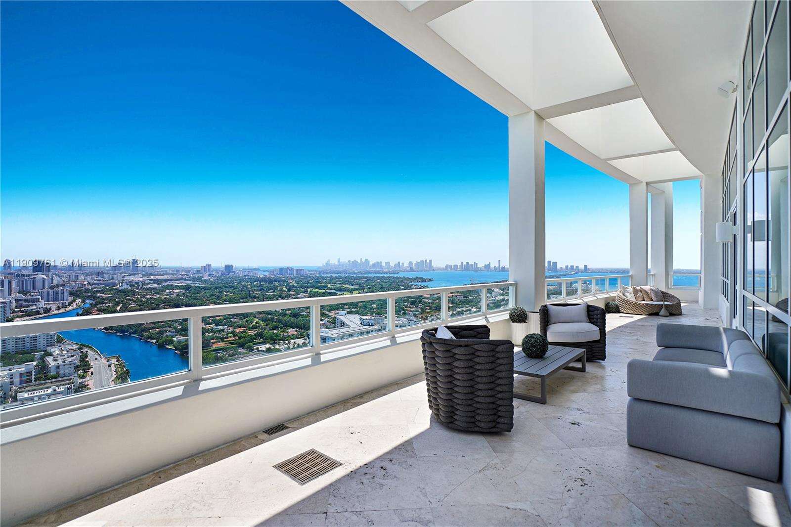 Fontainebleau 2 at 4401 Collins Ave, Miami Beach, FL 33140 - For Rent photo 6