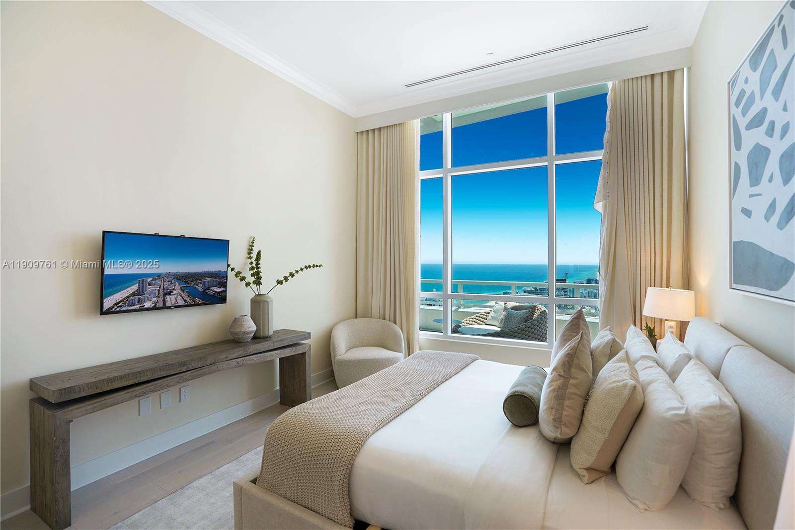Fontainebleau 2 at 4401 Collins Ave, Miami Beach, FL 33140 - For Rent photo 58