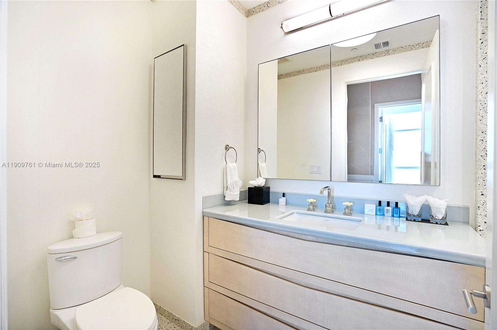 Fontainebleau 2 at 4401 Collins Ave, Miami Beach, FL 33140 - For Rent photo 61