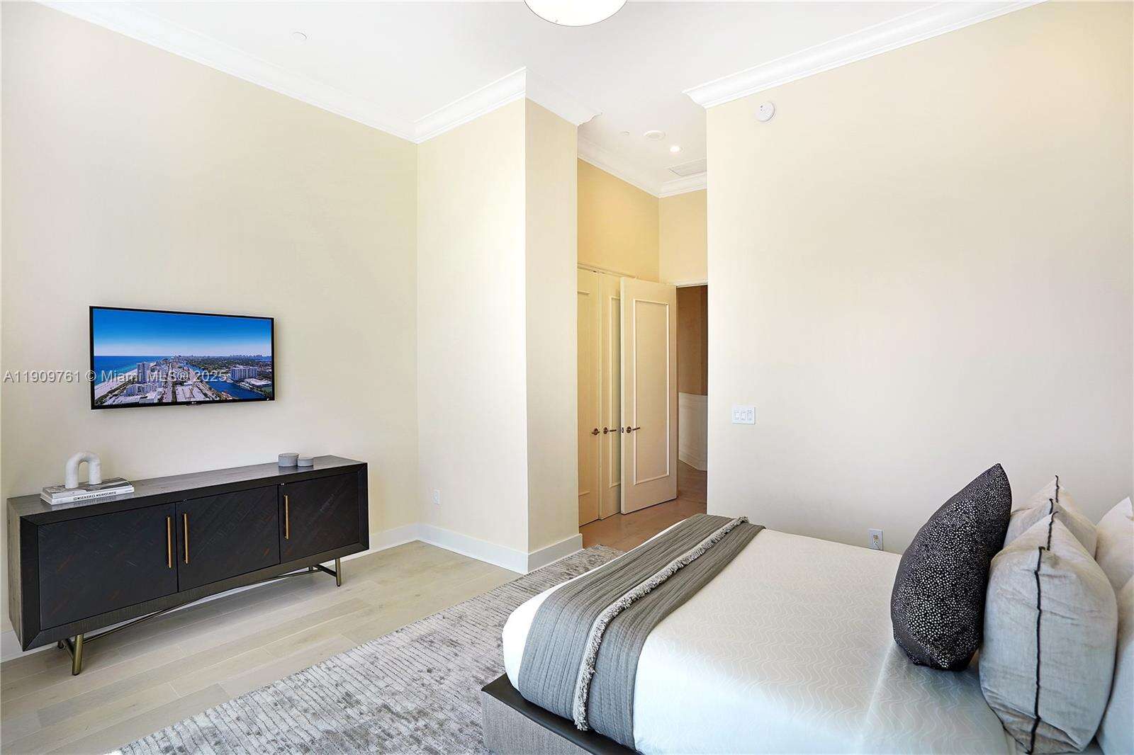 Fontainebleau 2 at 4401 Collins Ave, Miami Beach, FL 33140 - For Rent photo 64