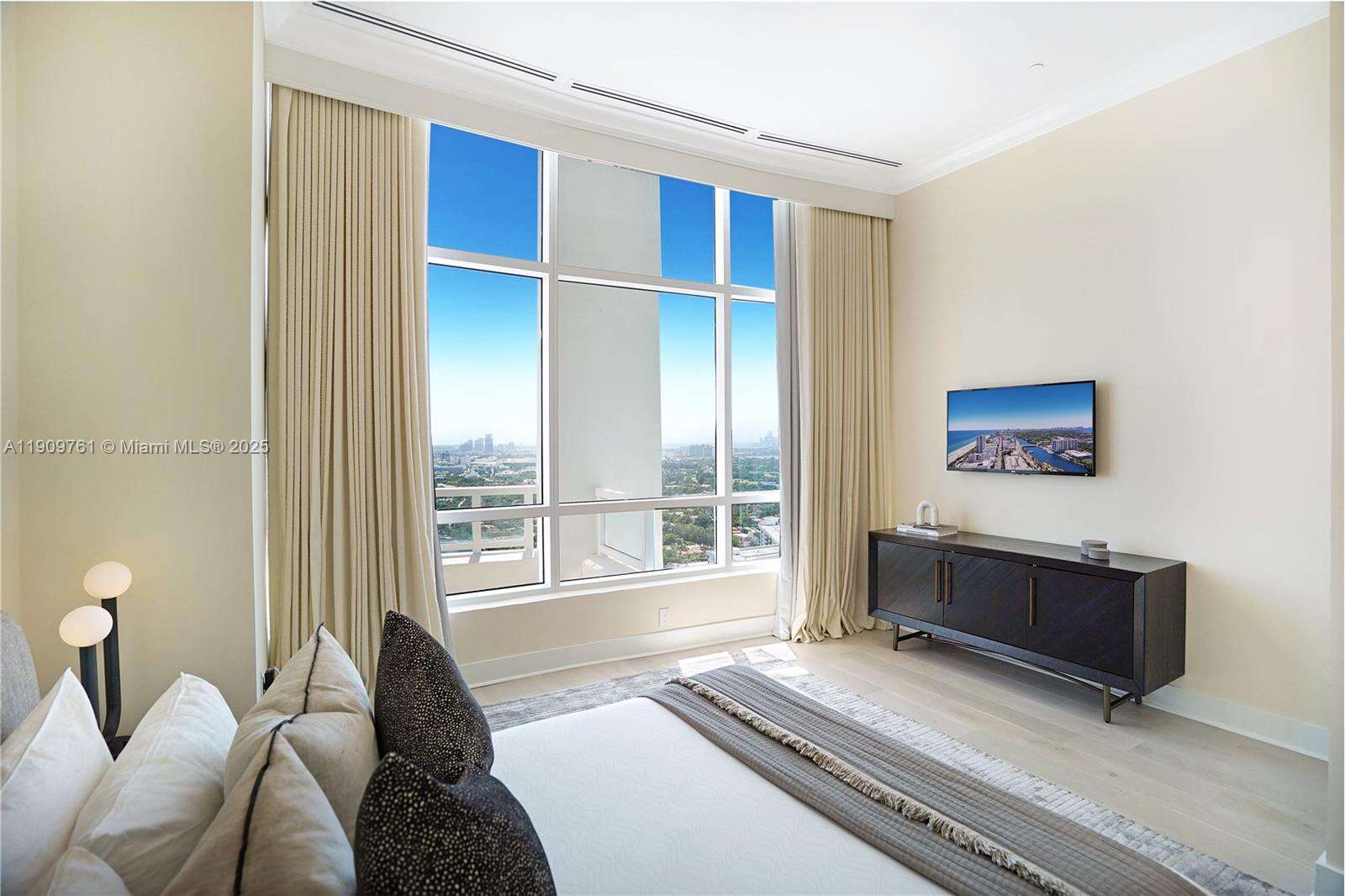 Fontainebleau 2 at 4401 Collins Ave, Miami Beach, FL 33140 - For Rent photo 65