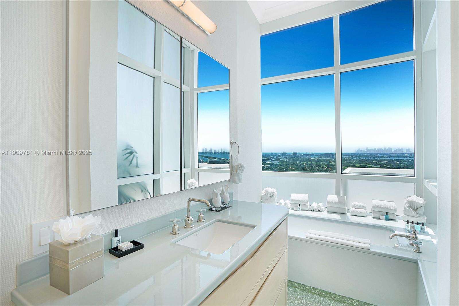 Fontainebleau 2 at 4401 Collins Ave, Miami Beach, FL 33140 - For Rent photo 68