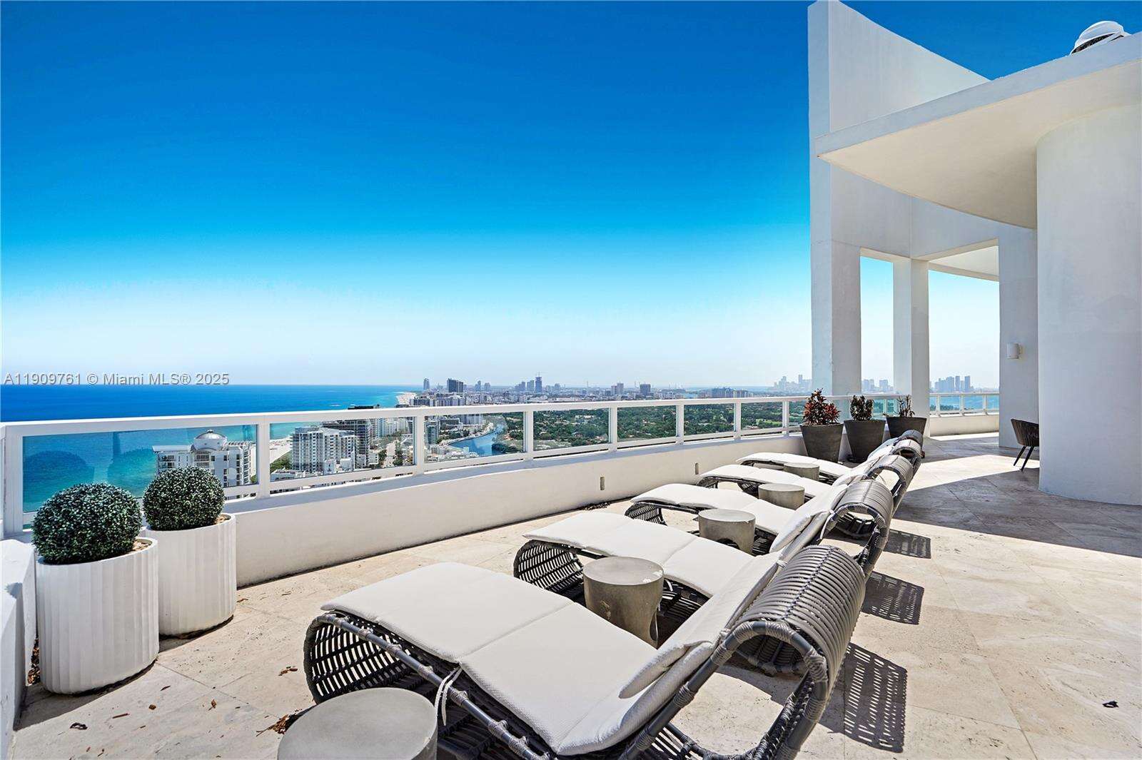 Fontainebleau 2 at 4401 Collins Ave, Miami Beach, FL 33140 - For Rent photo 8