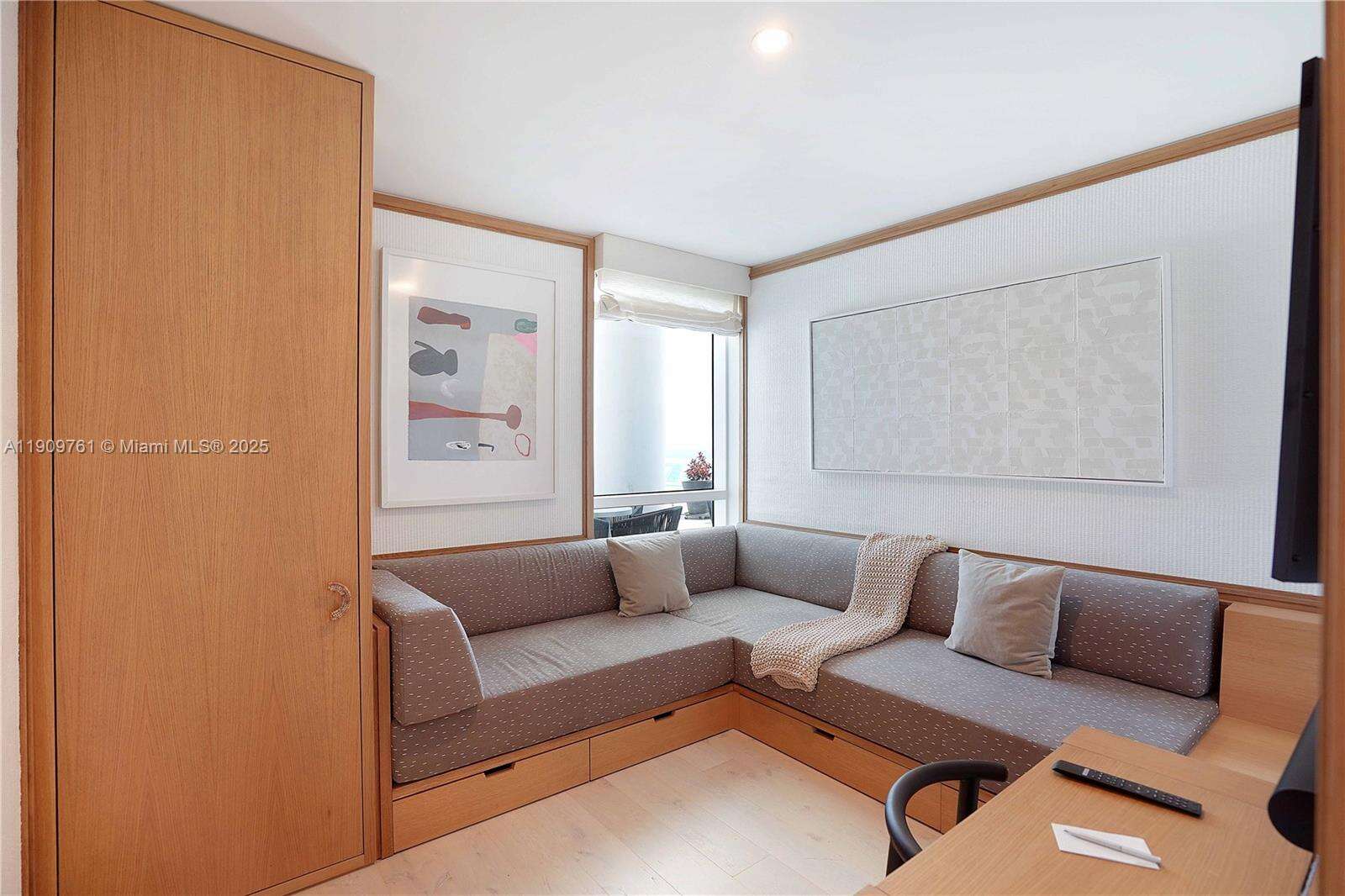 Fontainebleau 2 at 4401 Collins Ave, Miami Beach, FL 33140 - For Rent photo 75