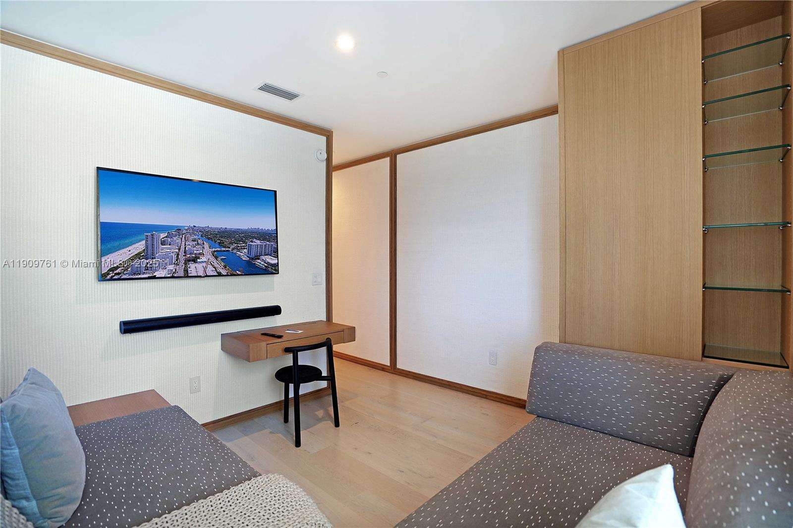 Fontainebleau 2 at 4401 Collins Ave, Miami Beach, FL 33140 - For Rent photo 76