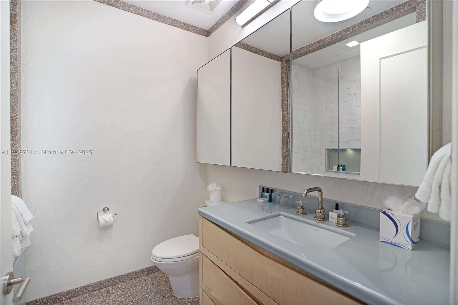 Fontainebleau 2 at 4401 Collins Ave, Miami Beach, FL 33140 - For Rent photo 77