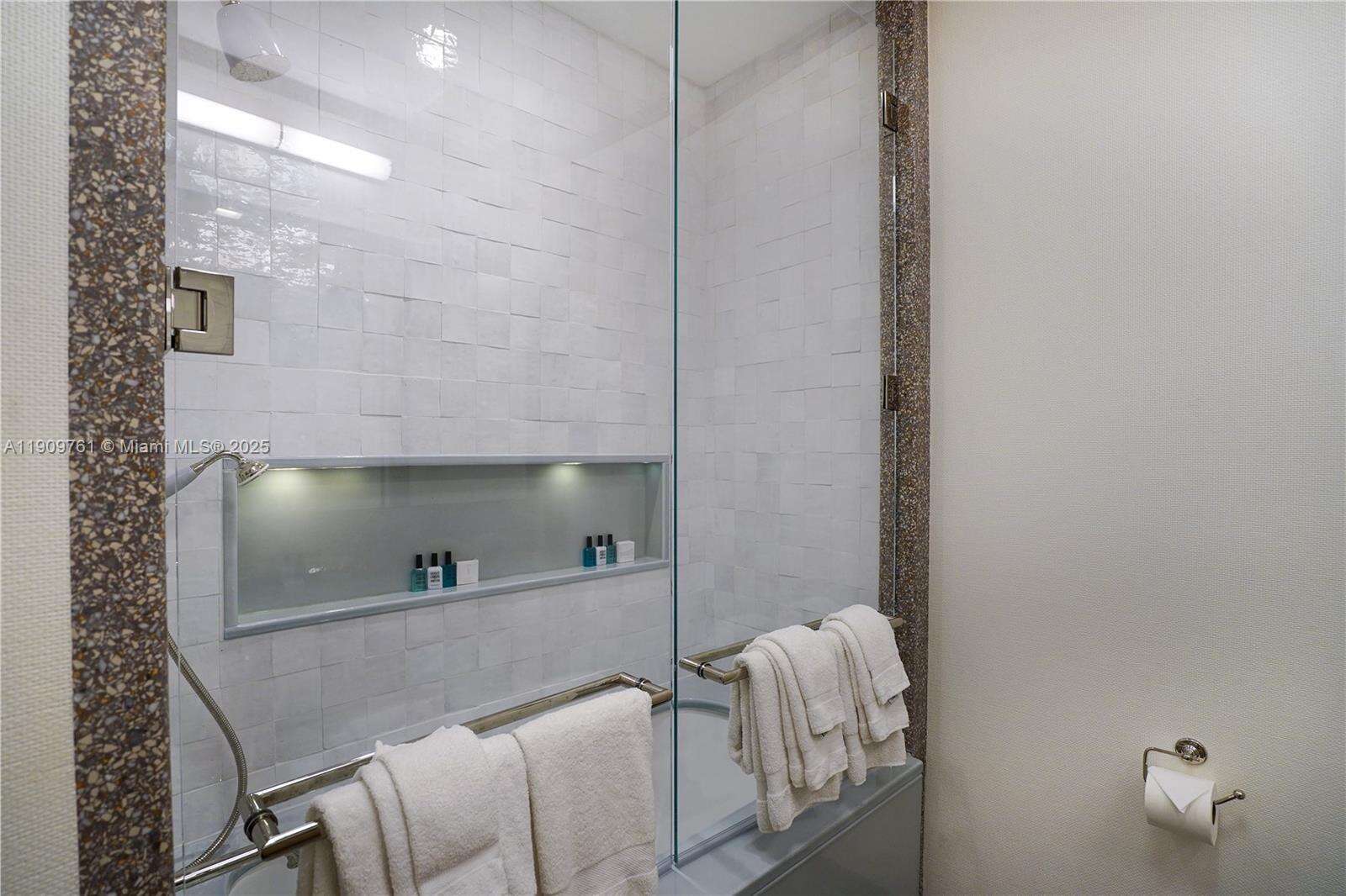 Fontainebleau 2 at 4401 Collins Ave, Miami Beach, FL 33140 - For Rent photo 78