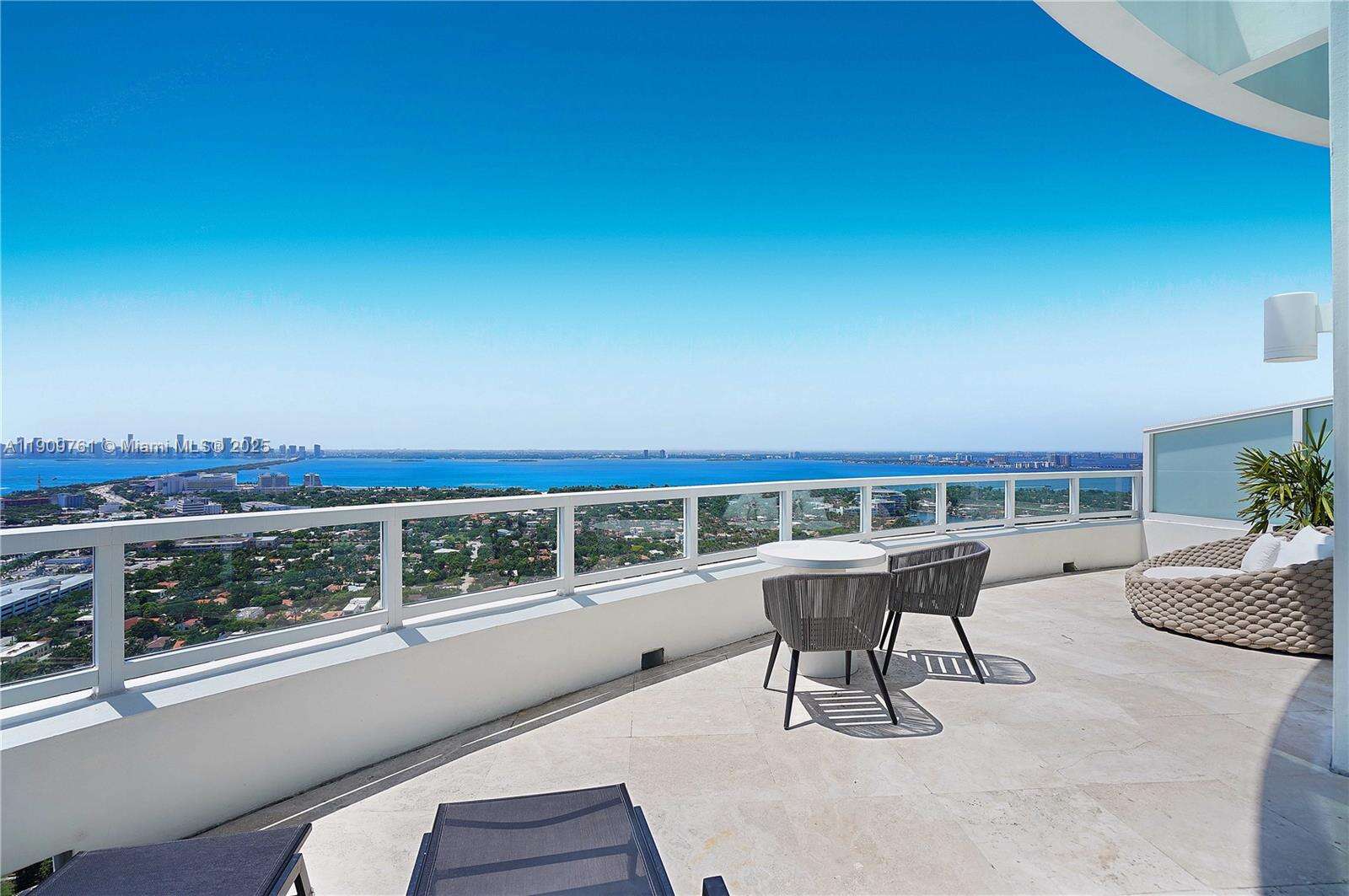 Fontainebleau 2 at 4401 Collins Ave, Miami Beach, FL 33140 - For Rent photo 9