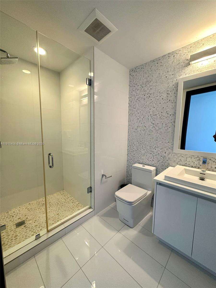 Four Seasons Residences at Miami, FL 33131 - For Rent photo 16