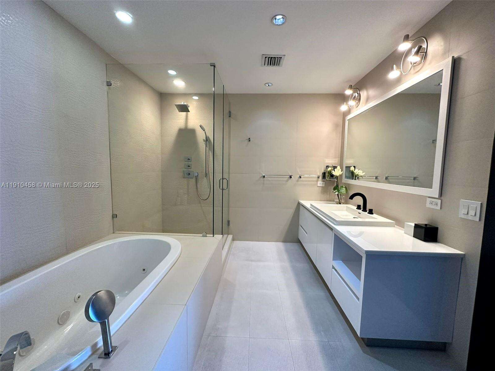 Four Seasons Residences at Miami, FL 33131 - For Rent photo 19