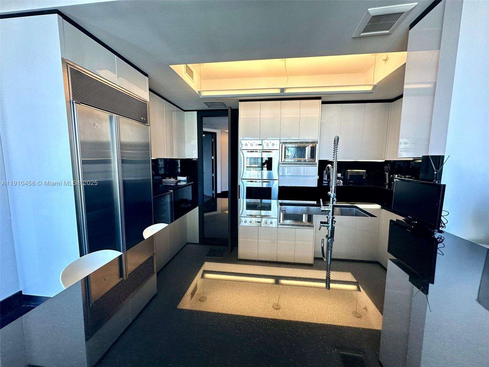 Four Seasons Residences at Miami, FL 33131 - For Rent photo 20