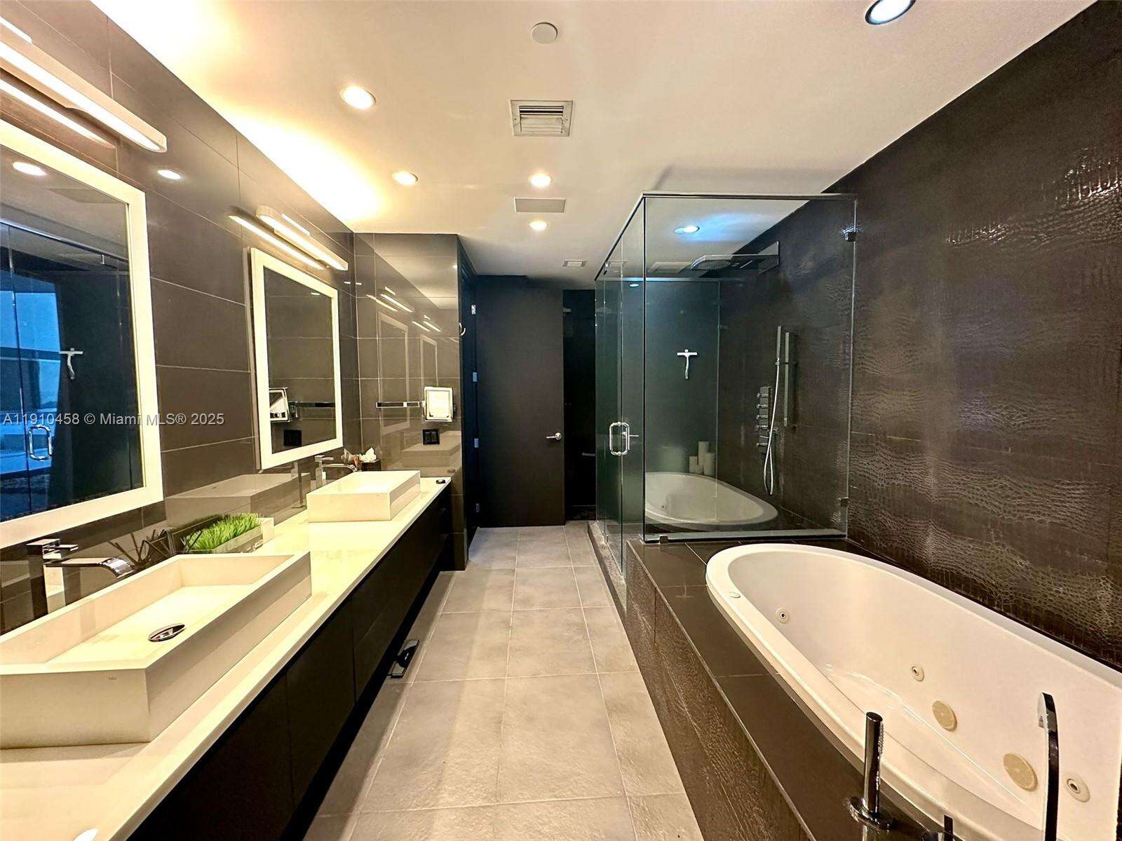 Four Seasons Residences at Miami, FL 33131 - For Rent photo 6