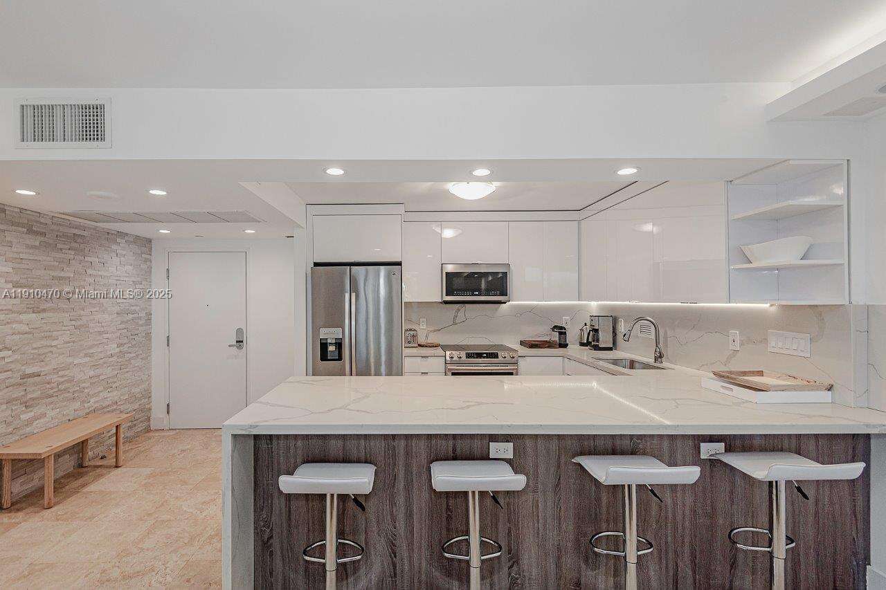 Roney Palace at 2301 Collins Ave, Miami Beach, FL 33139 - For Rent photo 11