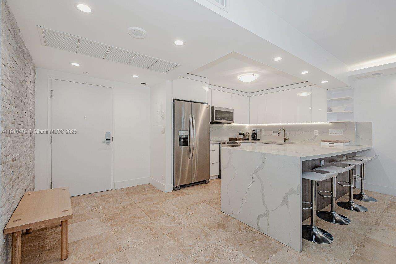 Roney Palace at 2301 Collins Ave, Miami Beach, FL 33139 - For Rent photo 12