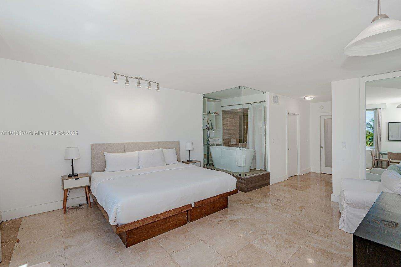 Roney Palace at 2301 Collins Ave, Miami Beach, FL 33139 - For Rent photo 18