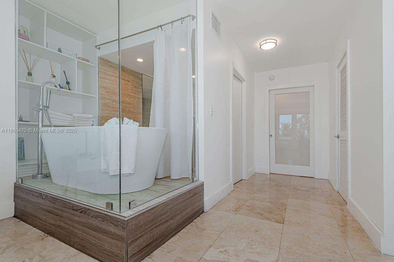 Roney Palace at 2301 Collins Ave, Miami Beach, FL 33139 - For Rent photo 19