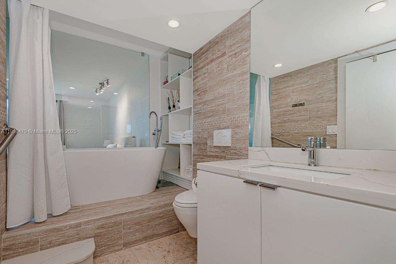 Roney Palace at 2301 Collins Ave, Miami Beach, FL 33139 - For Rent photo 20