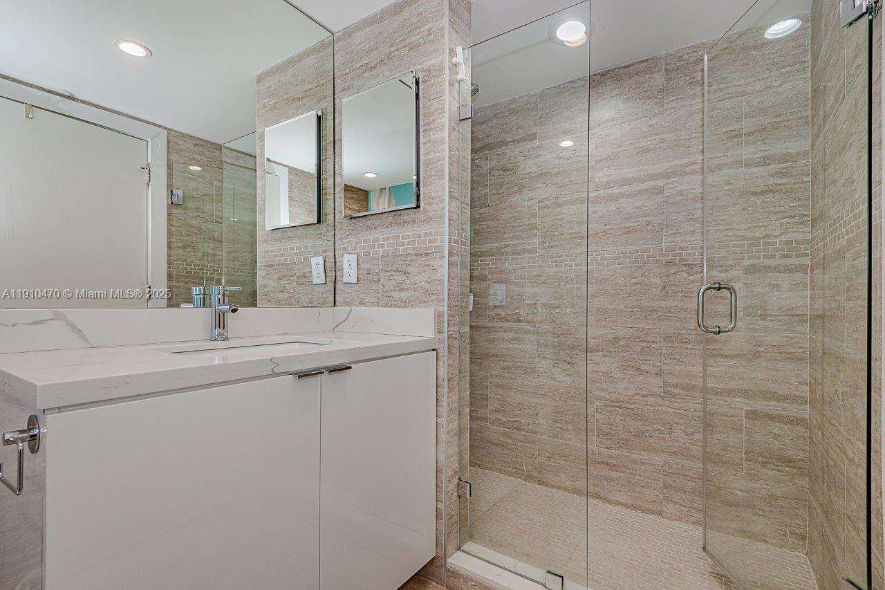 Roney Palace at 2301 Collins Ave, Miami Beach, FL 33139 - For Rent photo 21