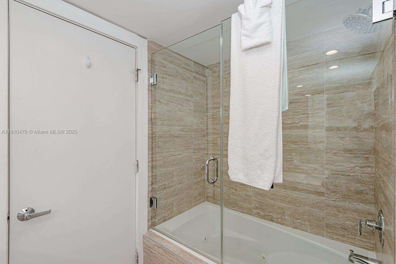 Roney Palace at 2301 Collins Ave, Miami Beach, FL 33139 - For Rent photo 26