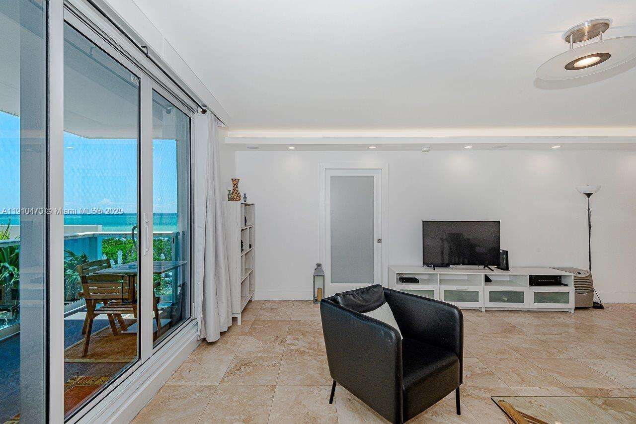 Roney Palace at 2301 Collins Ave, Miami Beach, FL 33139 - For Rent photo 7