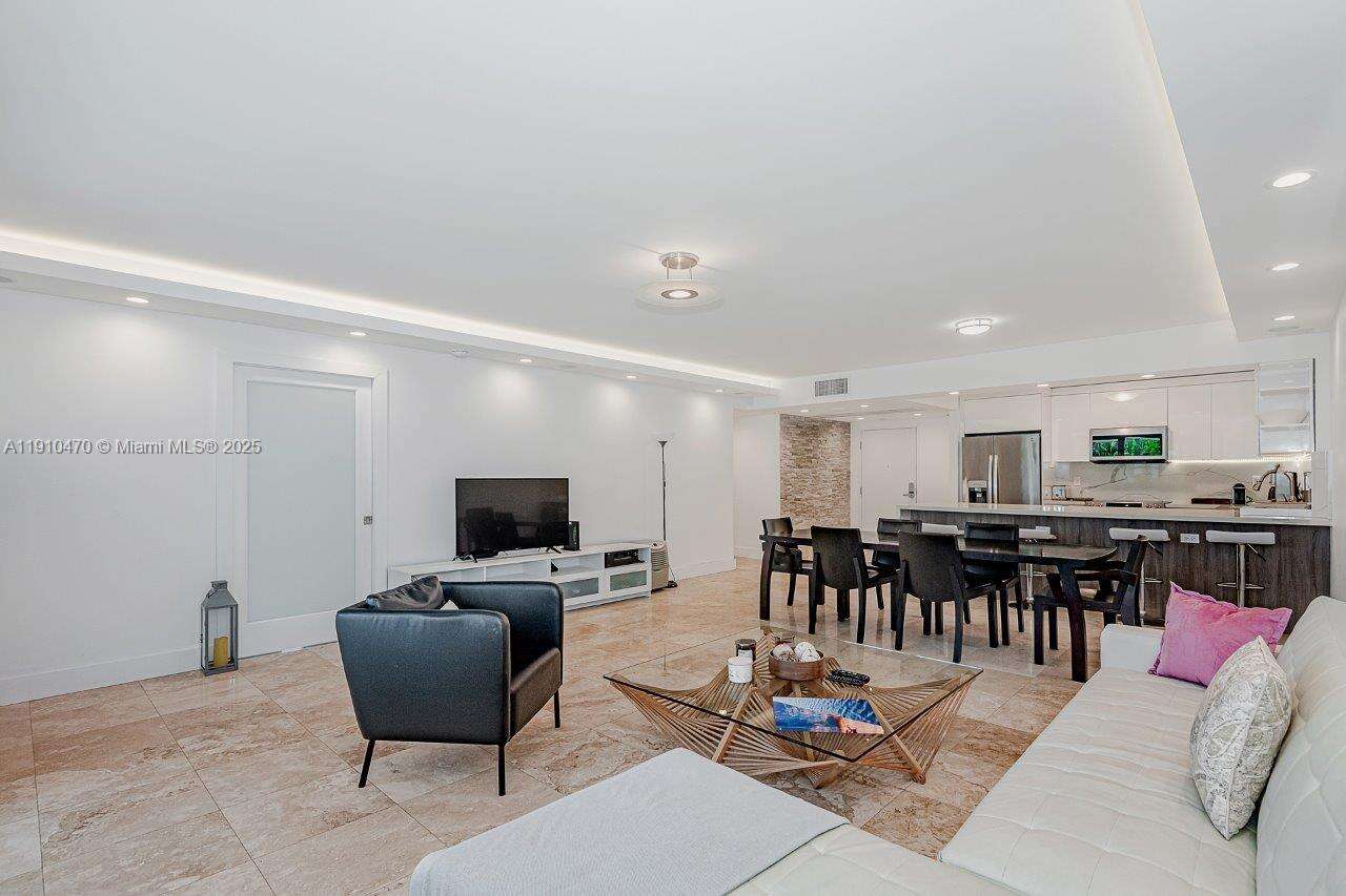 Roney Palace at 2301 Collins Ave, Miami Beach, FL 33139 - For Rent photo 8